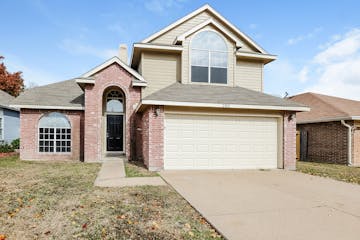 2411 Bennington Dr Arlington, TX 76018